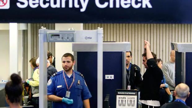 Un control de seguridad en un aeropuerto