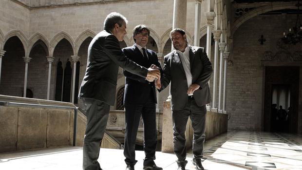 Homs, Puigdemont y Junqueras, esta mañana en el Palau de la Generalitat