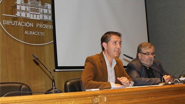 El presidente de la Diputación de Albacete, junto a Ricardo Beléndez durante la presentación de la feria