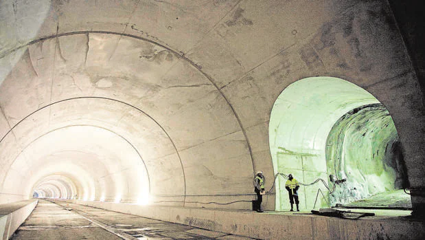 Vistas interiores del túnel que permitirá al Tren de Alta Velocidad atravesar el entorno de Beasain