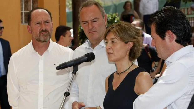 La ministra García Tejerina junto a Císcar en un acto público