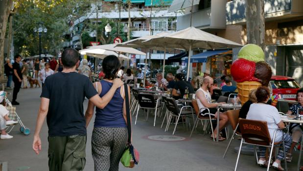 La Rambla del Poblenou, una de las calles con problemas por las terrazas