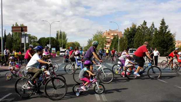 Niños y mayores se han sumado al Día de la Bicicleta en el Polígono