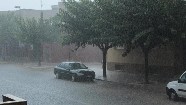Imagen de la lluvia caída en Cocentaina este lunes, difundida en Twitter por GVA 1112