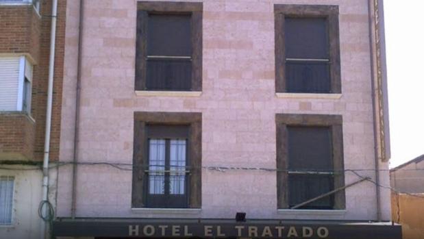 El gerente de un hotel de Tordesillas deja encerrados a los clientes y se marcha con la recaudación