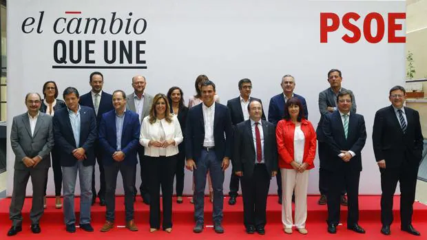 Las voces críticas con Sánchez se imponen en la reunión del Grupo Socialista