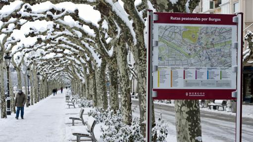 Aunque la obra recuerda el verano del 36´, el Paseo del Espolón de Burgos es otro en invierno