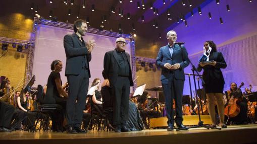 César Sánchez (derecha), junto al músico Michael Nyman en el ADDA