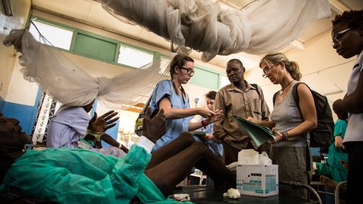 La cirujana Carmen Hernández, en Turkana, en 2015