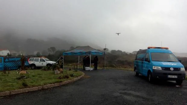 La unidad de drones de la Axega, durante la búsqueda de un desaparecido en Carnota