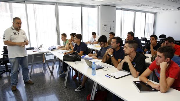 Imagen de archivo de una clase de FP en un centro de Alicante