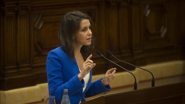 Inés Arrimadas, durante su intervención en el Parlament