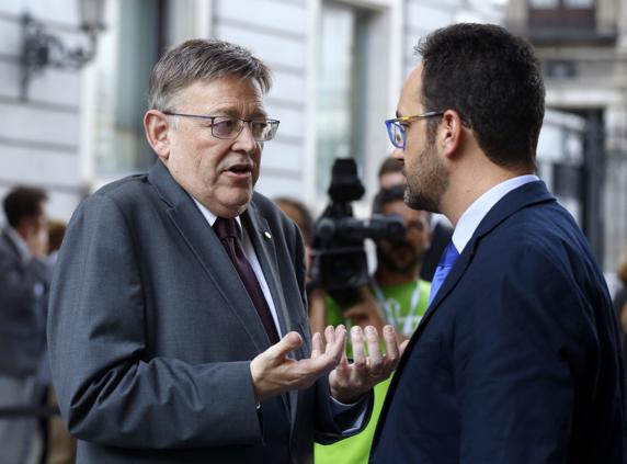 Ximo Puig (dcha), presidente de Valencia, y Antonio Hernando, portavoz del PSOE en el Congreso