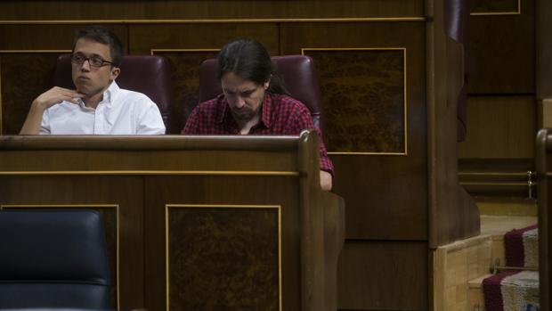 Íñigo Errejón y Pablo Iglesias en el Congreso