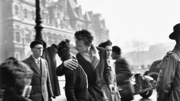 «El beso frente al Hotel de Ville»