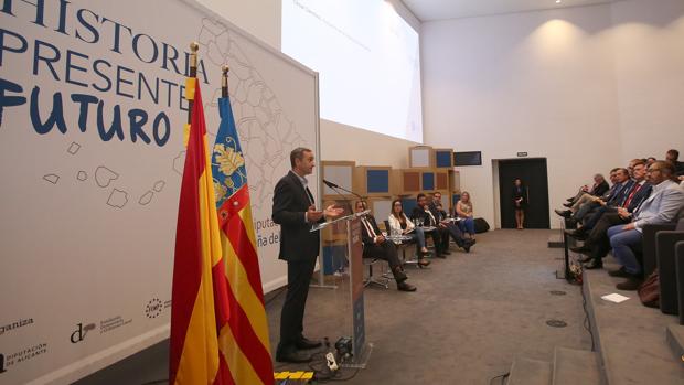 Sánchez, en la clausura de la primera cumbre nacional de diputaciones en Alicante
