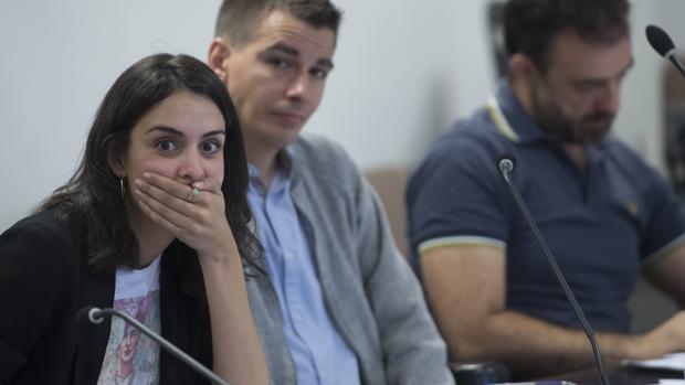 La corrección de un diputado de Podemos a Rita Maestre: «Borra esa bobada, anda»
