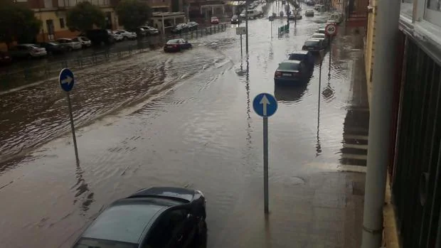 Una tromba de agua inunda algunas calles de Toro (Zamora)