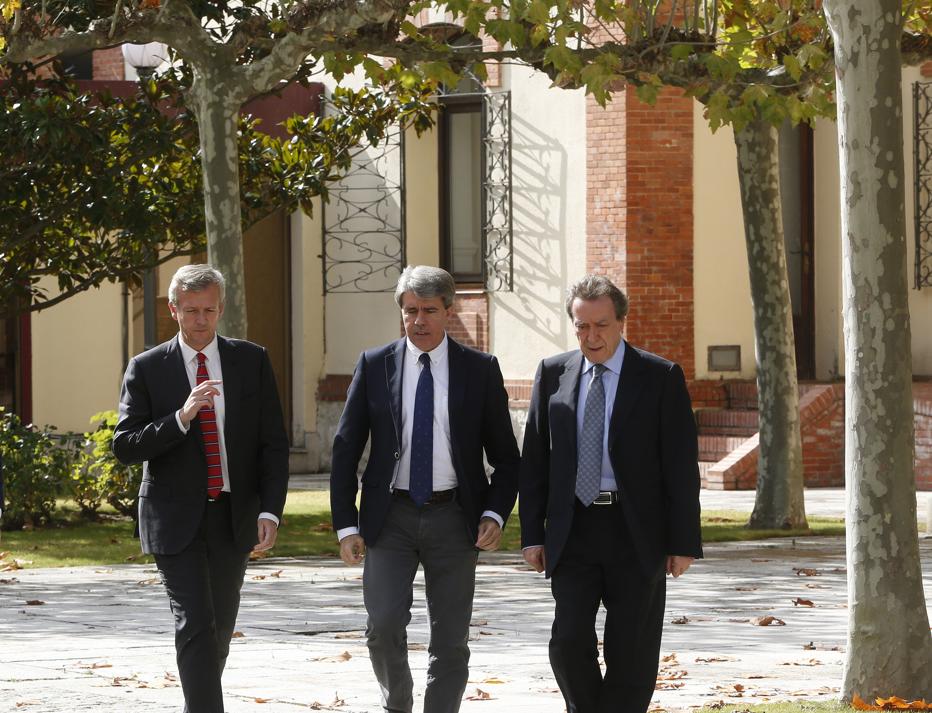 Rueda, Garrido y De Santiago-Juárez, tras reunirse ayer en Valladolid