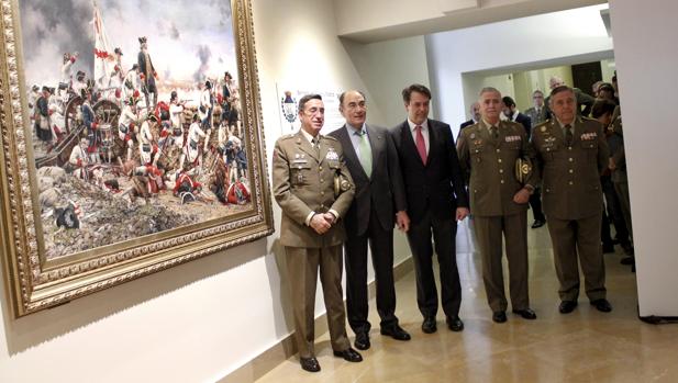 Un momento de la entrega del cuadro de Augusto Ferrer-Dalmau al Museo del Ejército