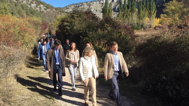 Visita de diferentes personalidades políticas a la senda entre El Burgo de Osma y el Cañon del Río Lobos en Soria