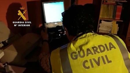 La Guardia Civil durante la operación