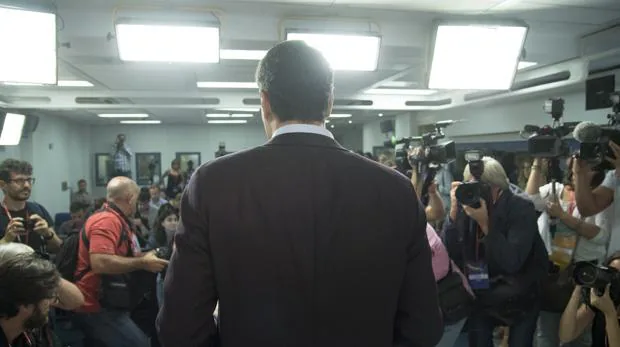 Pedro Sánchez, durante la rueda de prensa en la que anunció su dimisión