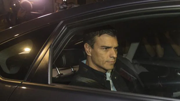 Pedro Sánchez, a su salida de la sede del PSOE, en la calle Ferraz, en una imagen de archivo