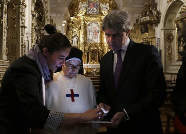 Concluye la restauración del retablo mayor de la iglesia de Las Trinitarias