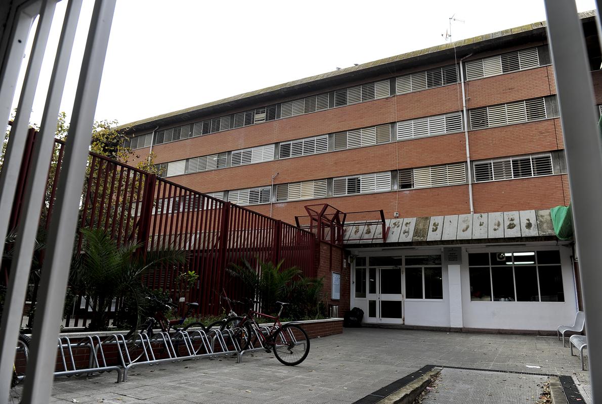 Fachada del Instituto Pedraforca de L'Hospitalet de Llobregat