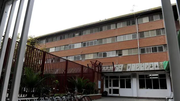 Fachada del Instituto Pedraforca de L'Hospitalet de Llobregat