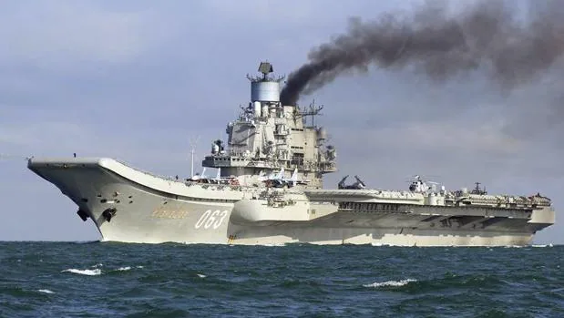 El portaaviones Kuznetsov, a su paso por el Canal de La Mancha el pasado día 21