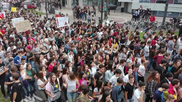 Imagen de la manifestación de estudiantes hoy en el centro de Valencia
