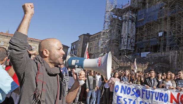 Villares alega que el chófer y el secretario son para poder construir mejor En Marea