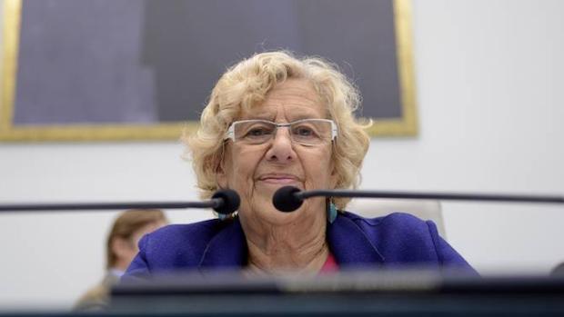 Carmena afirma estar «bien», espera abandonar hoy el hospital y agradece el interés por su salud