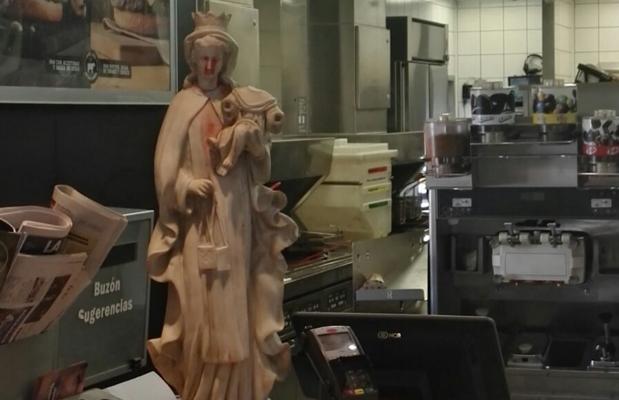 McDonald´s pide disculpas por exhibir un Niño Jesús decapitado en un local de Talavera