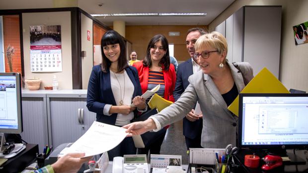 Presentación en el registro de la propuesta de PSPV, Compromís, Podemos y Ciudadanos sobre la comisión de Ciegsa