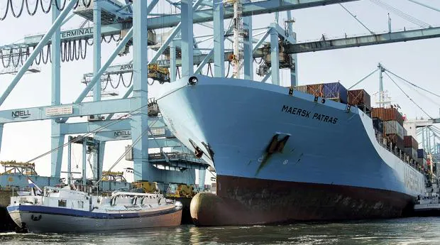 El Maersk Patras atracado en Rotterdam