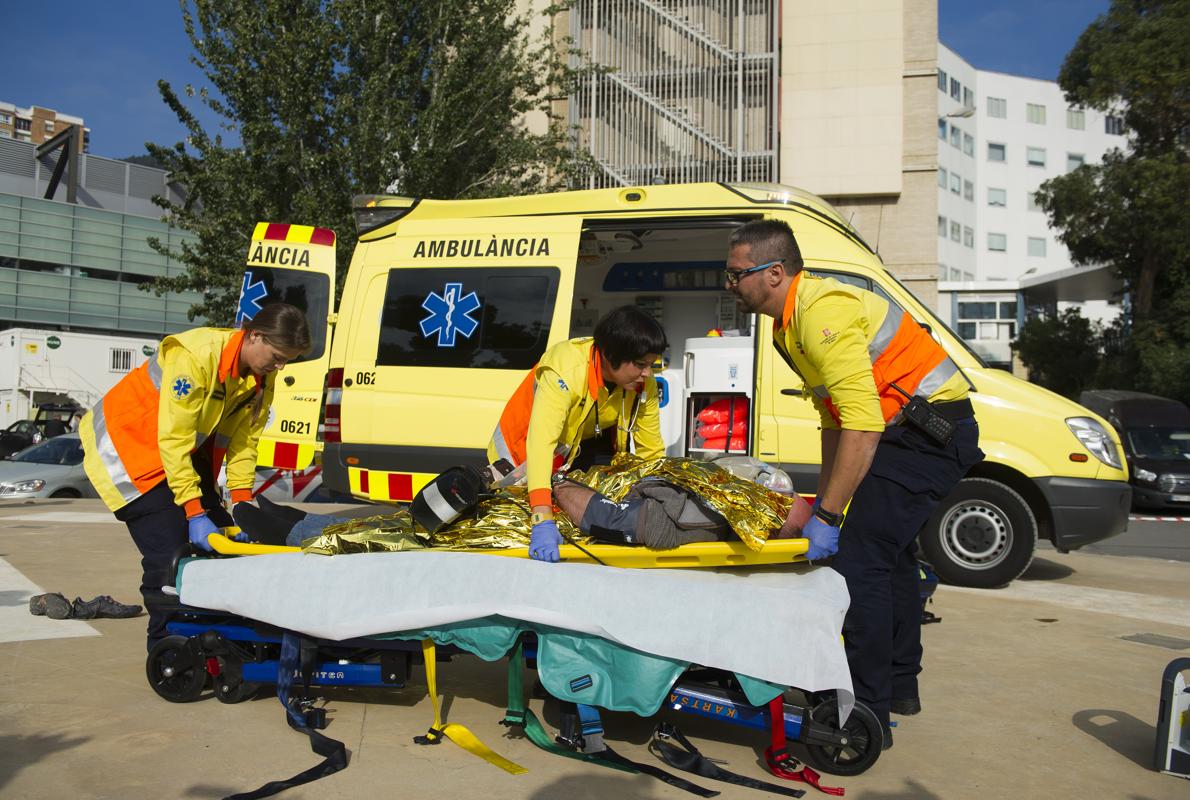 Simulacro en Vall d'Hebron de la asistencia a un paciente con lesión medular aguda traumática