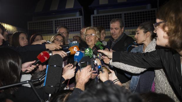 Carmena propone pisos tutelados en lugar del CIE, que «no está preparado»