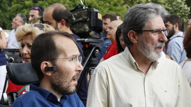 Adolfo Barrena (IU) y Pablo Echenique (Podemos), en una imagen de archivo