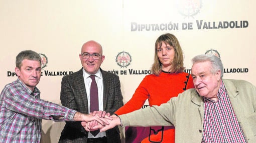 Escenificación del acuerdo en la Diputación de Valladolid