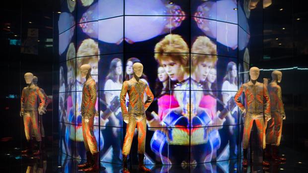 Detalle de la exposición «David Bowie Is»