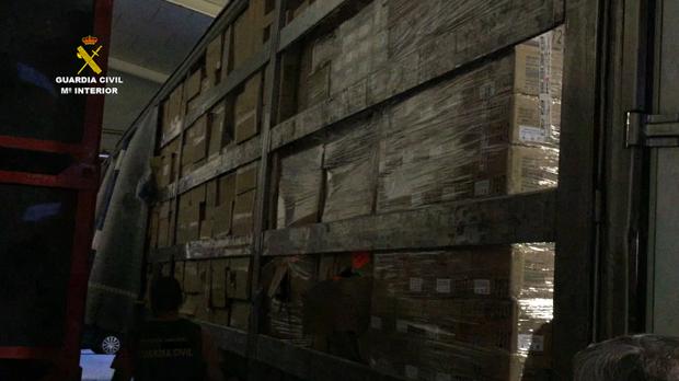 Cazan a dos grupos expertos en robar mercancía a camioneros y vehículos por valor de 600.000 euros