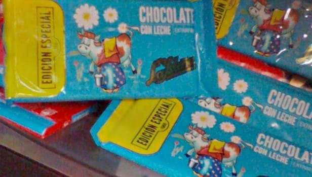 Edición especial de tableta de chocolate de La Isleña en un supermercado canario, esta semana