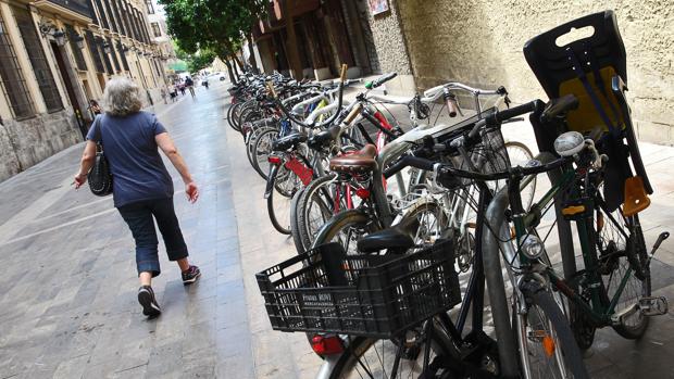 Imagen de un aparcamiento de bicicletas en Valencia