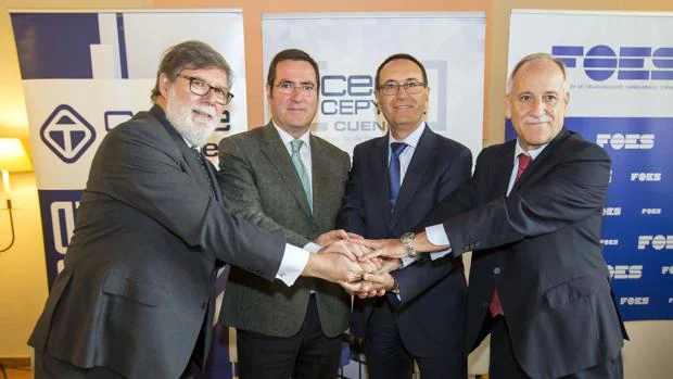 Santiago Aparicio, presidente de la Federación de Organizaciones Empresariales Sorianas (FOES), junto a los representantes de las patronales de Soria, Teruel y Cuenca