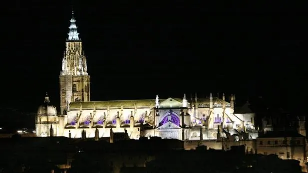 El motivo es el reconocimiento al Cabildo Catedralicio de Toledo, por su compromiso con la profesión de guías profesionales de turismo, como lo acreditan sus actuaciones en defensa del sector