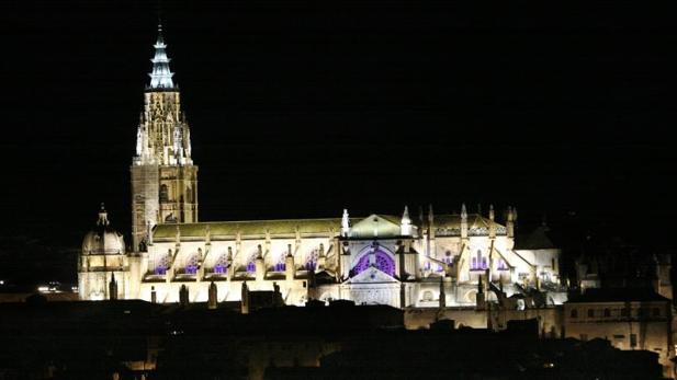 El motivo es el reconocimiento al Cabildo Catedralicio de Toledo, por su compromiso con la profesión de guías profesionales de turismo, como lo acreditan sus actuaciones en defensa del sector