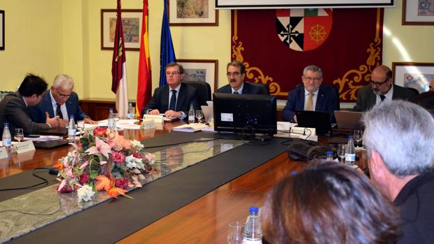 El rector de la UCLM dice que la Junta ofrece una propuesta «muy alejada» a sus necesidades